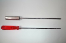 Sprengstab (oben)
Stopfstab (unten)