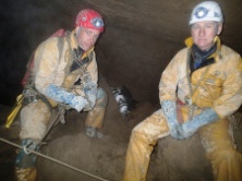 Sorgente Bossi oberhalb des Siphon 6. Scurion in der normalen (Xavier) und in der Tauchversion