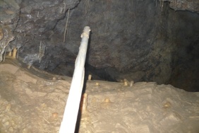 Letzte Mastlänge am Überhang vor dem Seitengang